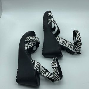 Crocs 15313 Womens Leigh Graphic Wedge Sandals black /White Poka Dot Sz W 9